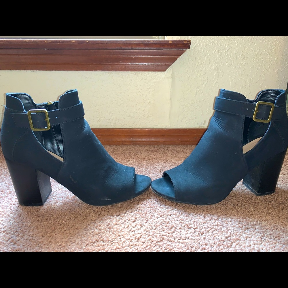 Black buckle heels
